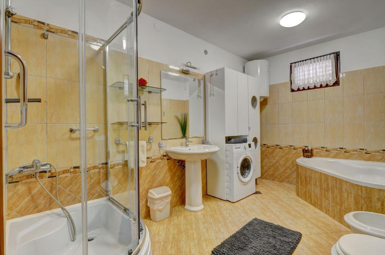 Apartments Babic Fazana Ngoại thất bức ảnh